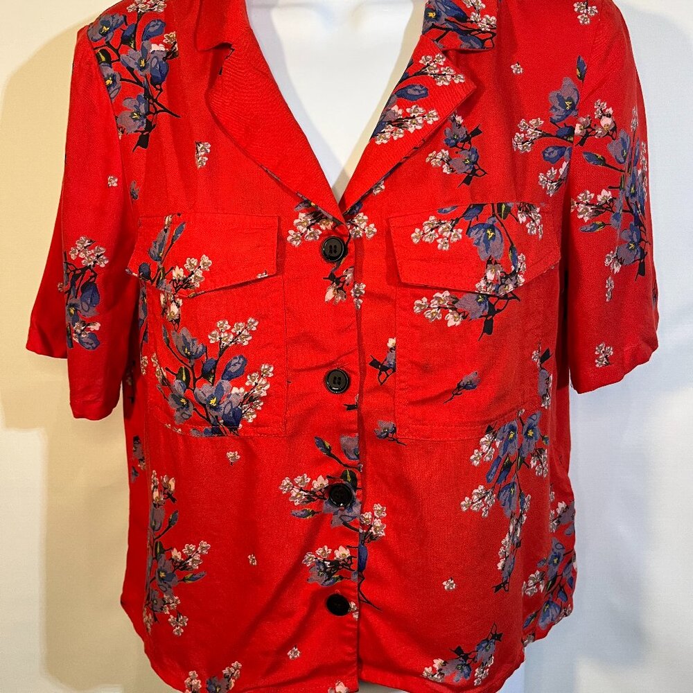 Divided H & M Floral button down crop blouse